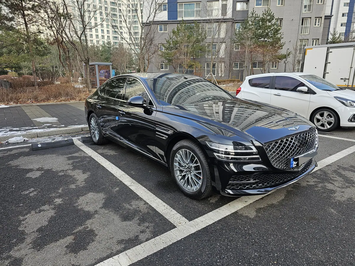 Genesis G80 sedan details