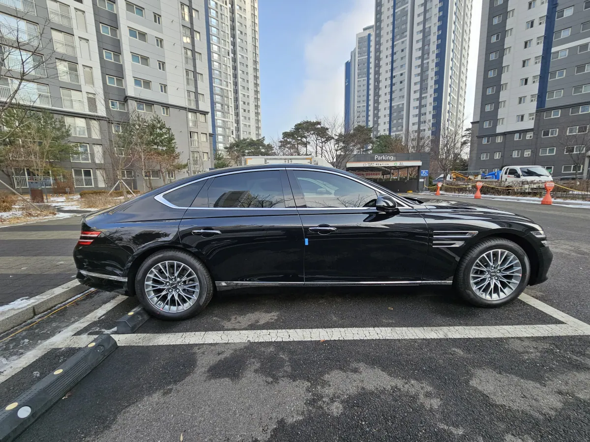 Genesis G80 sedan details