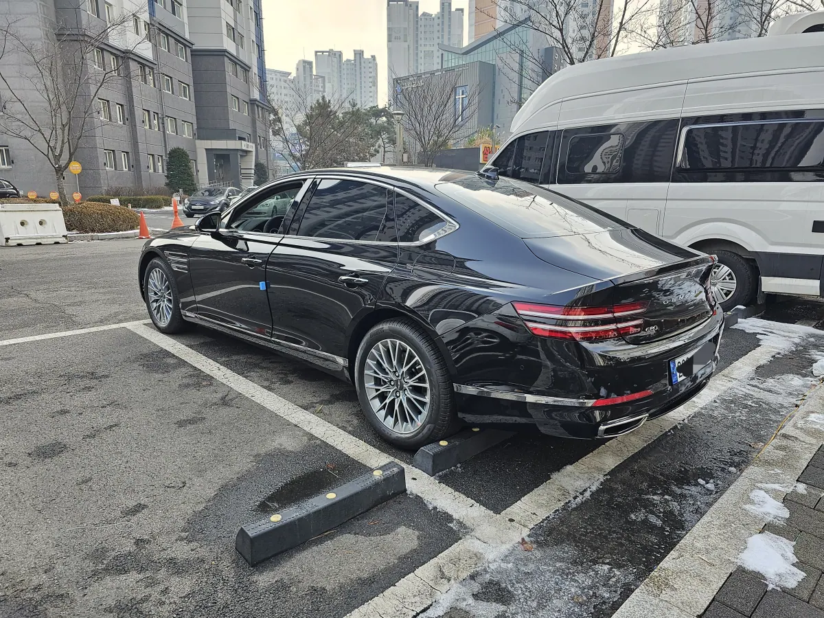 Genesis G80 sedan details