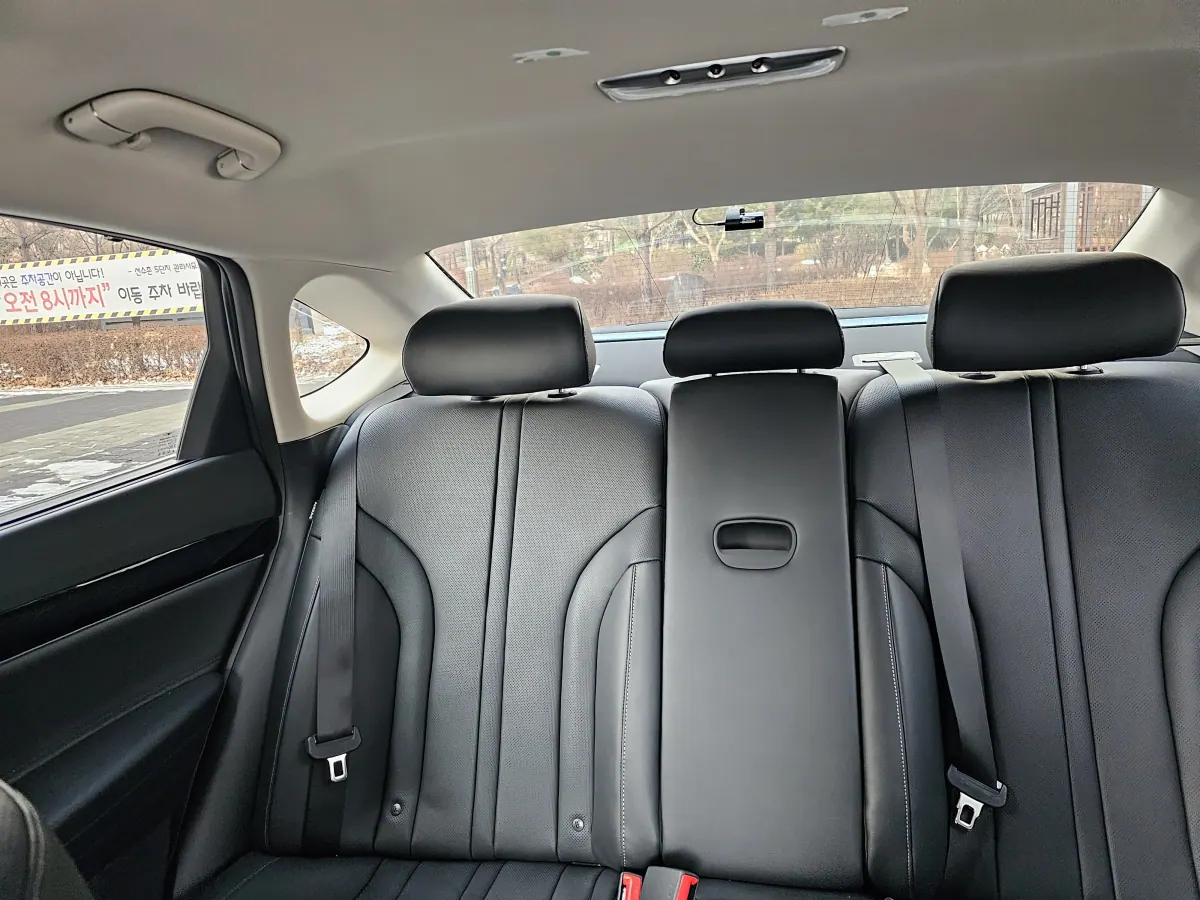Genesis G80 sedan details
