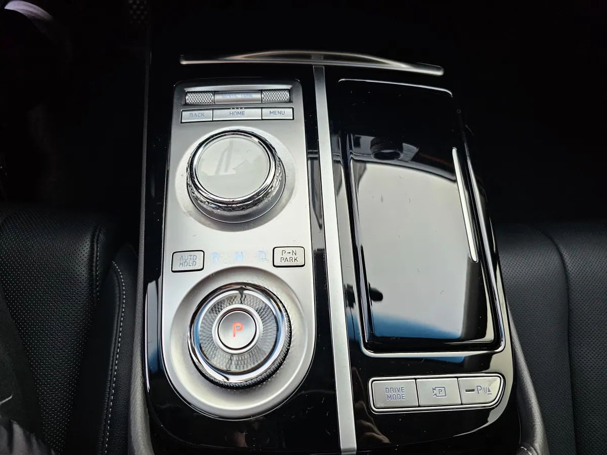Genesis G80 sedan details