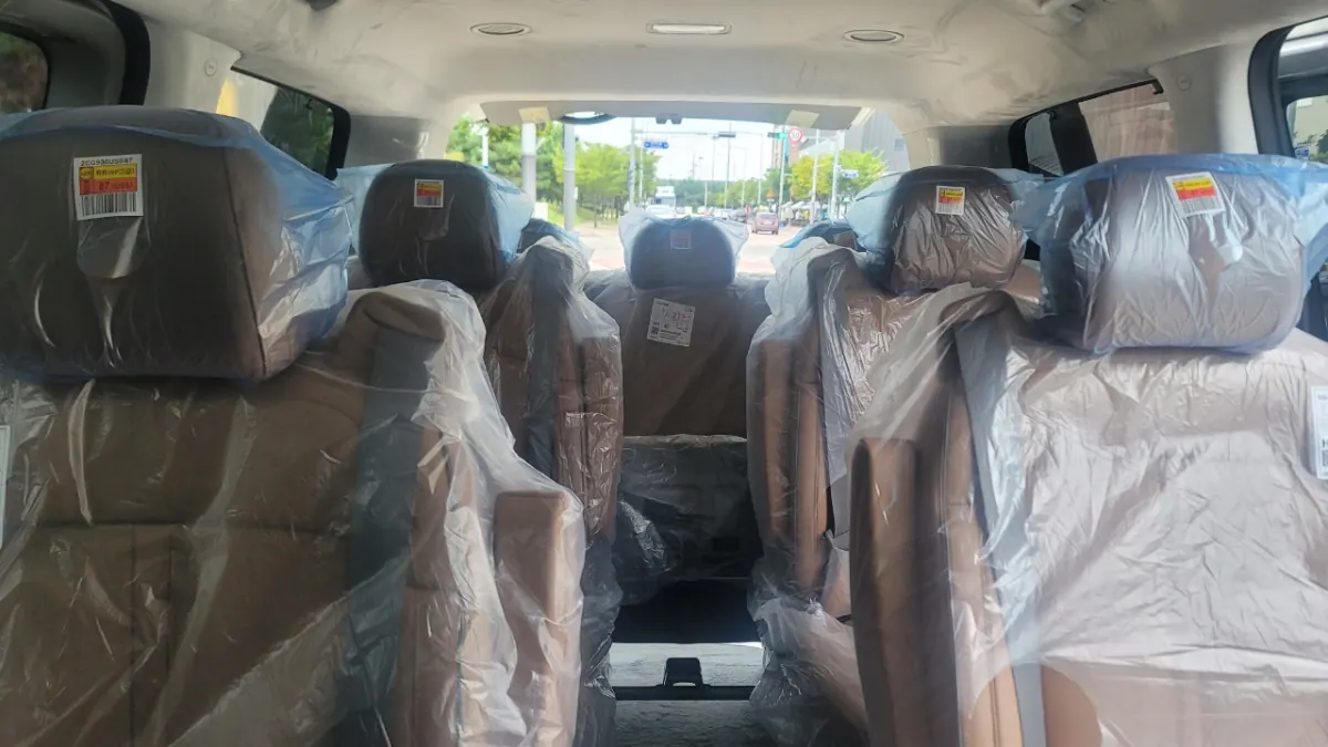 Staria Lounge model(9-seater) details