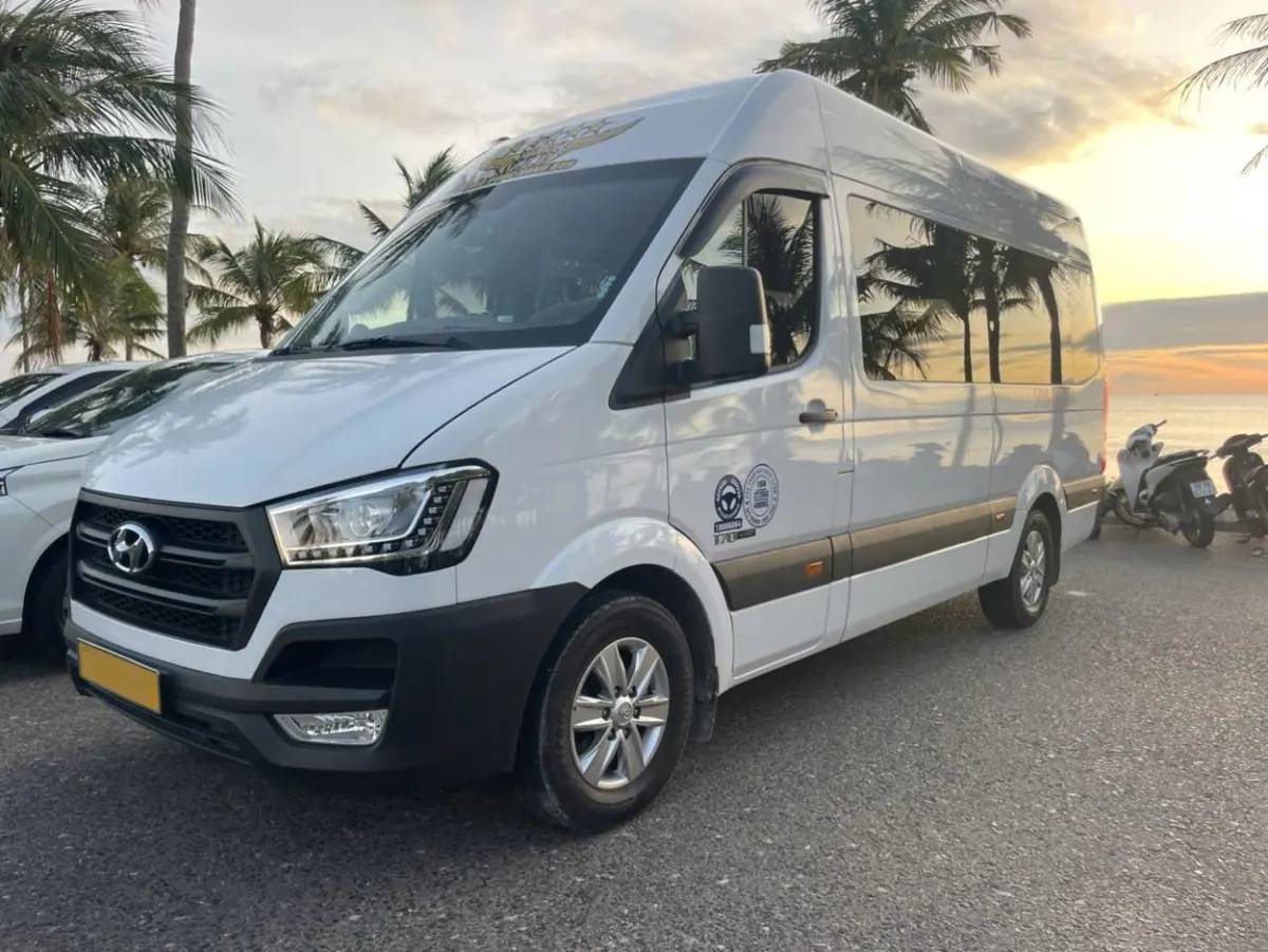 16-seater Hyundai Solati